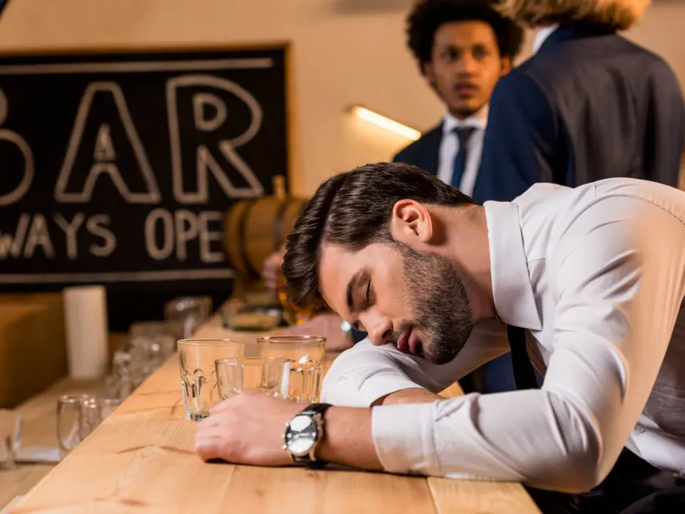 Waarom de één drinkt en de ander zuipt