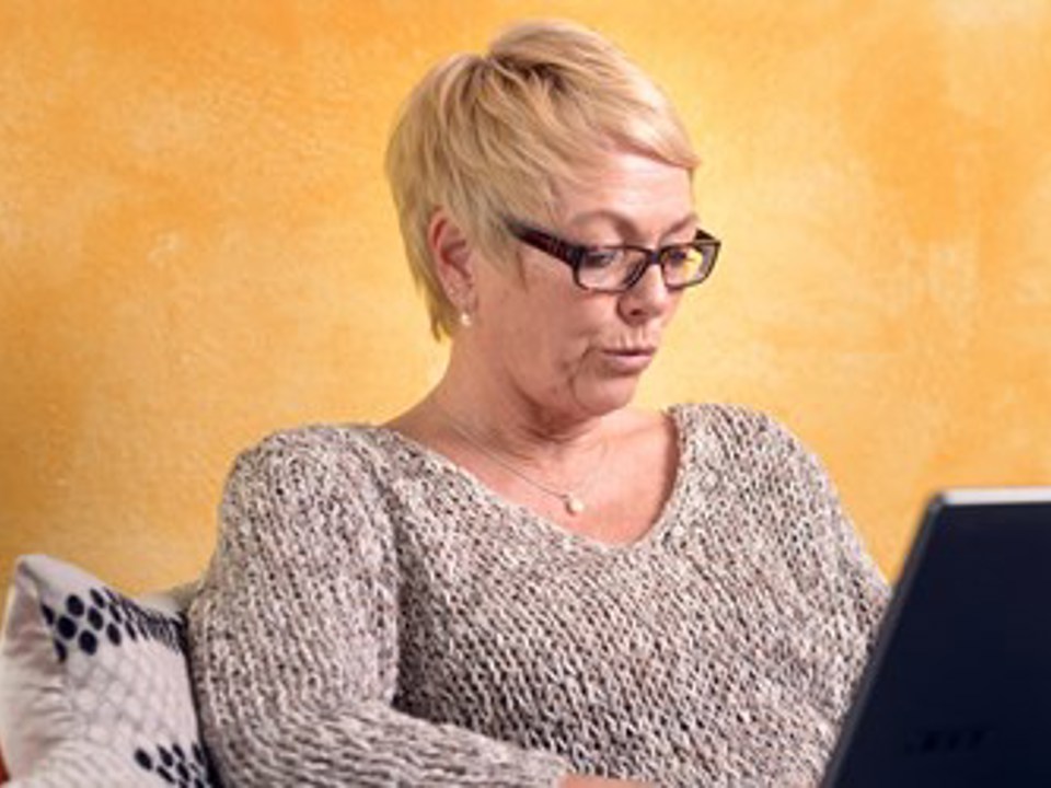 Vrouw Achter Laptop